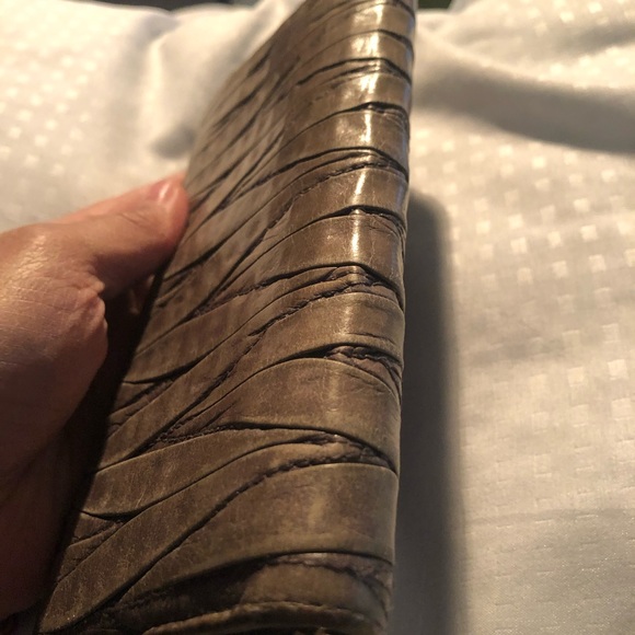 Authentic Miu Miu Wallet - Picture 12 of 16